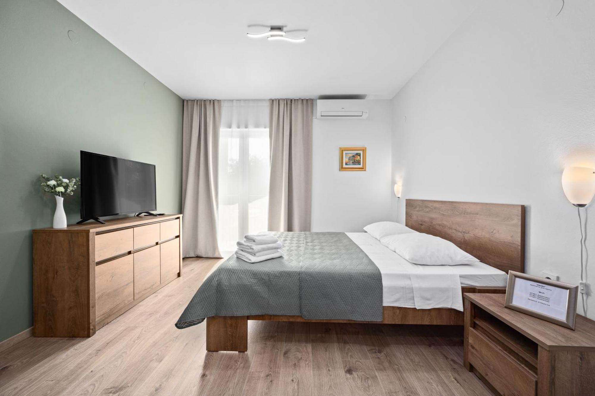 Apartments And Rooms Alenka Banjole Esterno foto